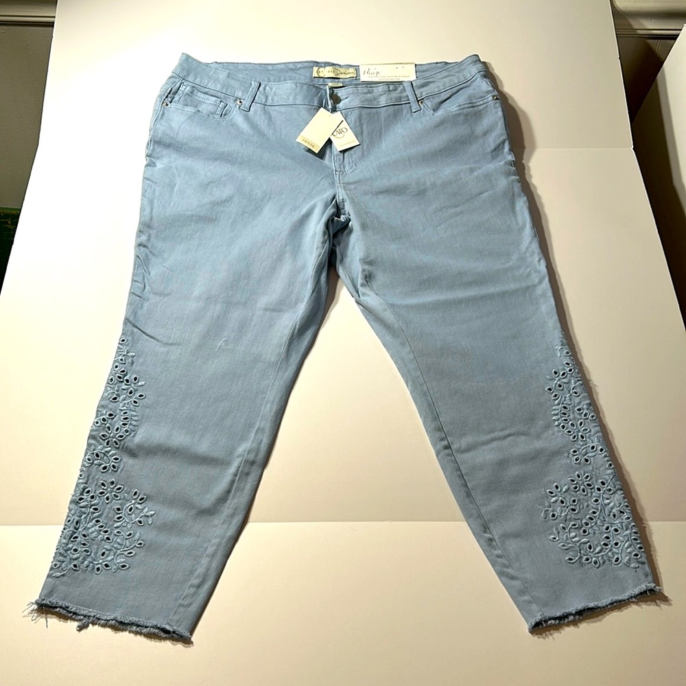 Cato Women 16WP C EST. 1946 Petite Capri Curvy Skinny Cutout‎ Floral Jeans 1159 - Picture 5 of 12